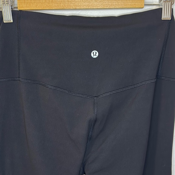 Lululemon black v waistband 7/8 length leggings 8 - Picture 6 of 9